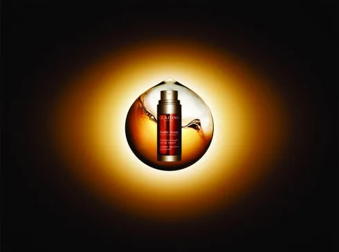 Clarins đã cải tiến và cho ra đời sản phẩm Double Serum vượt qua khỏi những sản phẩm chăm sóc da thông thường.