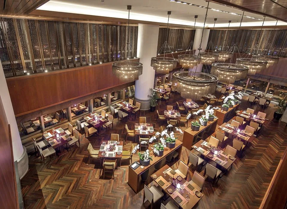 Nhà hàng Grill 63 mang phong cách châu Âu sang trọng và ấm cúng.