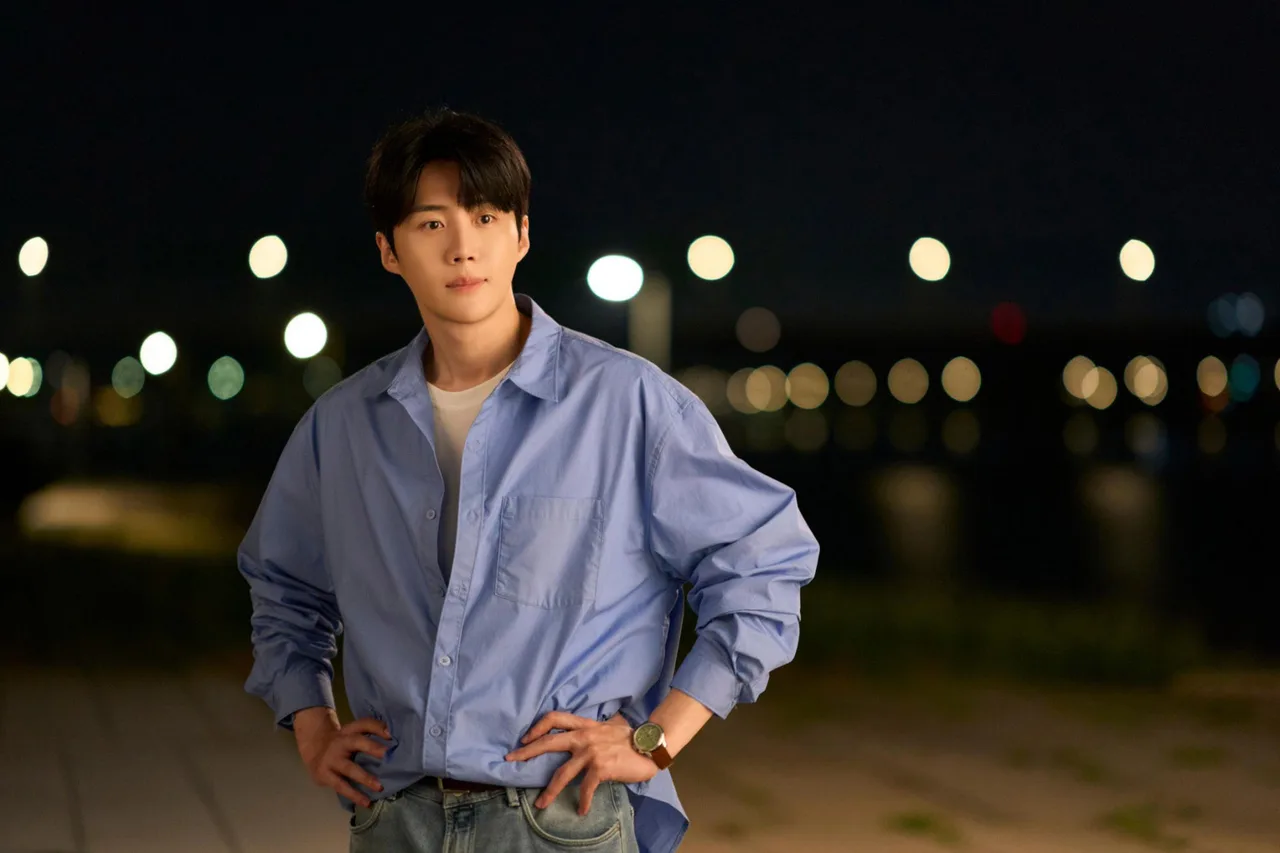 Joo Ho Jin (Kim Seon Ho), chàng phiên dịch viên đa ngôn ngữ, kỷ luật và rạch ròi trong phim hàn can this love be translated - tiếng yêu này anh có dịch được không