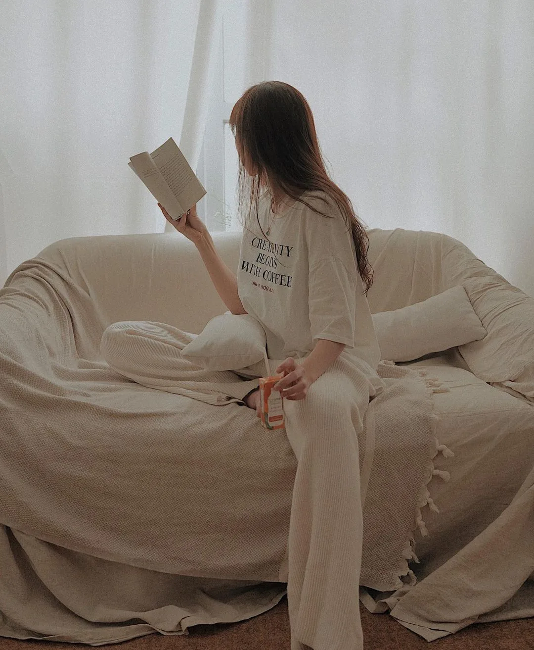 áo thun đơn giản và quần cotton