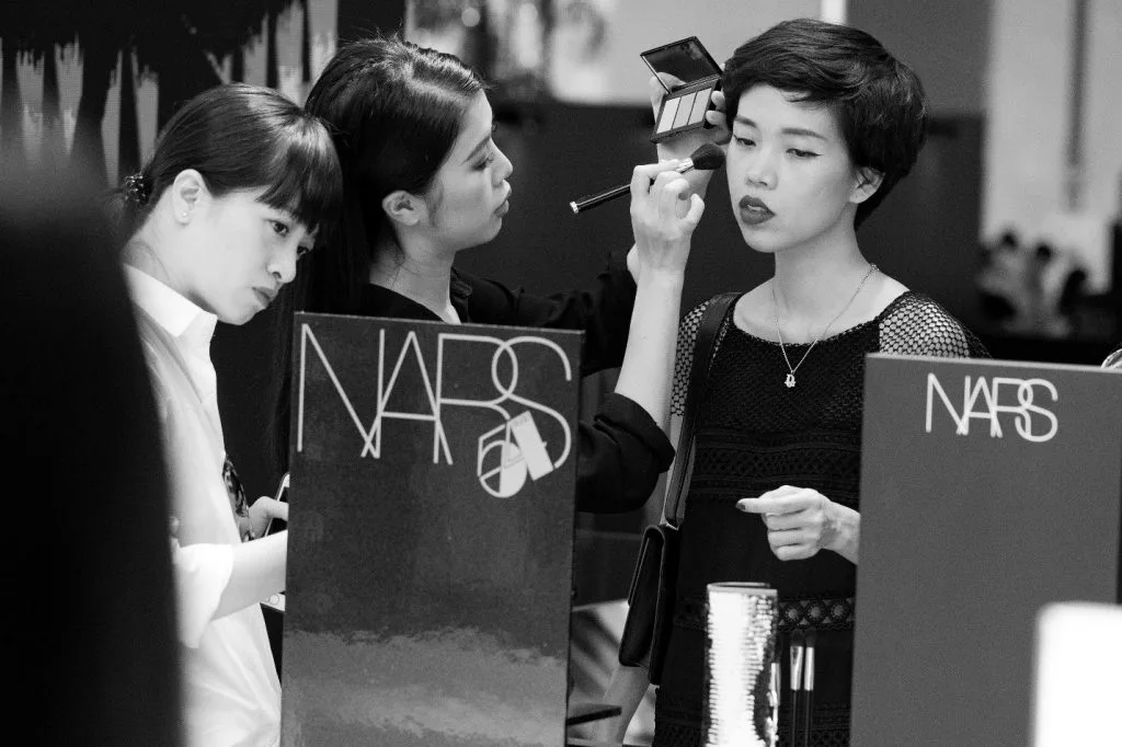Rất nhiều kỹ thuật trang điểm chuyên nghiệp đã được các nghệ sĩ trang điểm chia sẻ. Rất nhiều kỹ thuật trang điểm chuyên nghiệp đã được các nghệ sĩ trang điểm chia sẻ.