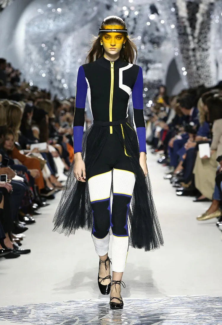 mũ lưỡi trai nửa đầu của nhà mốt Dior