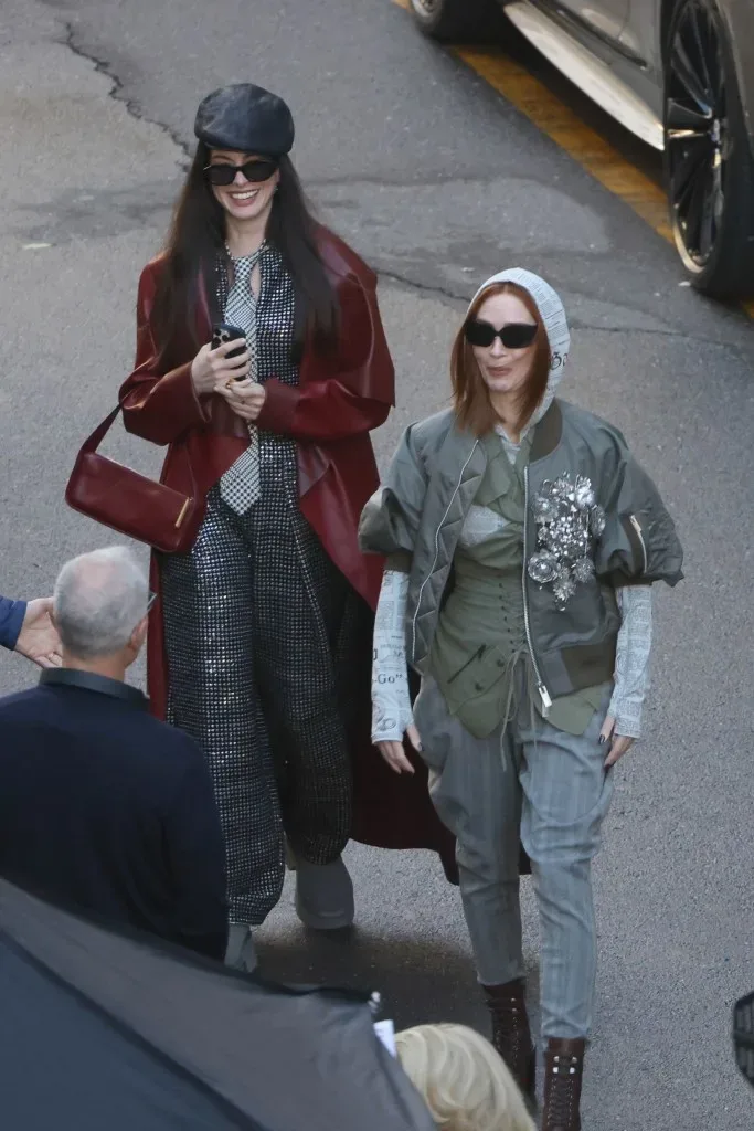 Emily Charlton và Andy trong The Devil Wears Prada 2.