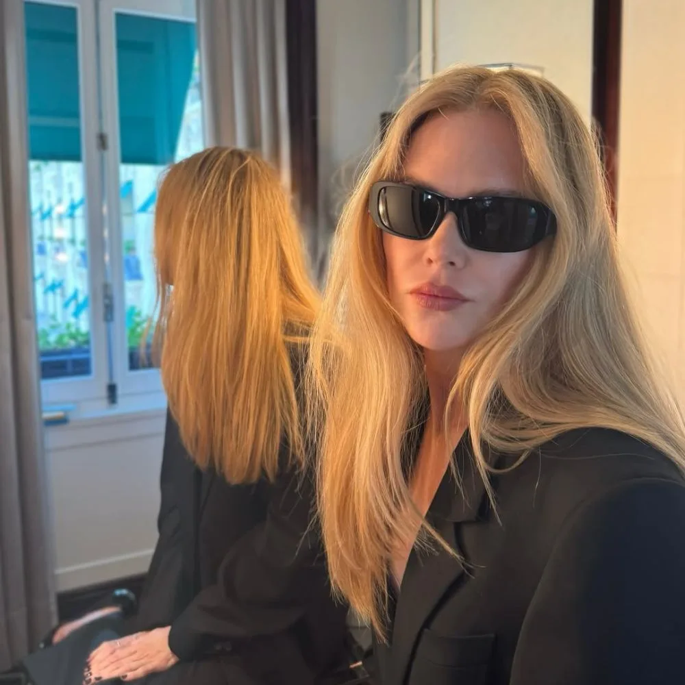 Nicole Kidman với mái tóc vàng thẳng thường thấy trong những năm gần đây.