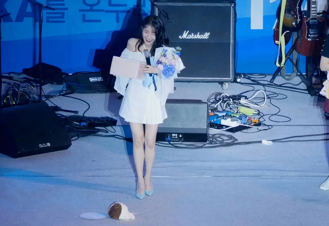 IU hiệu ứng pratfall