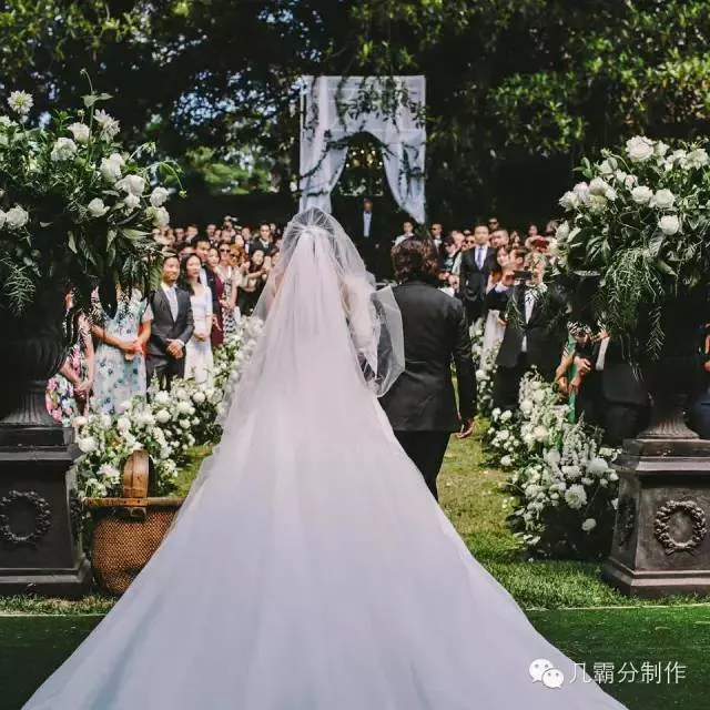 Không khí trang trọng Không khí trang trọng