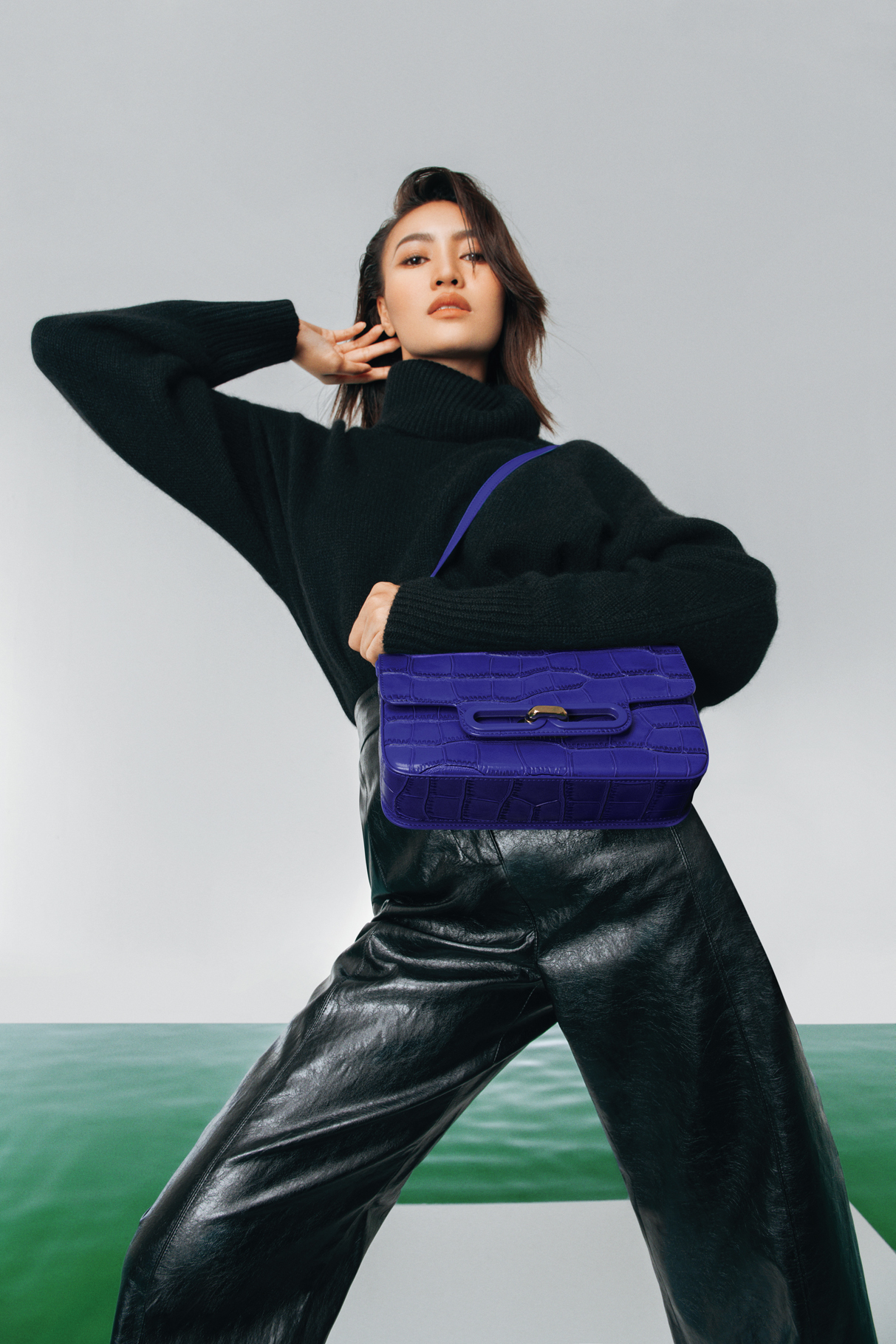 Ninh Dương Lan Ngọc đại diện túi Pedro Kate Bag