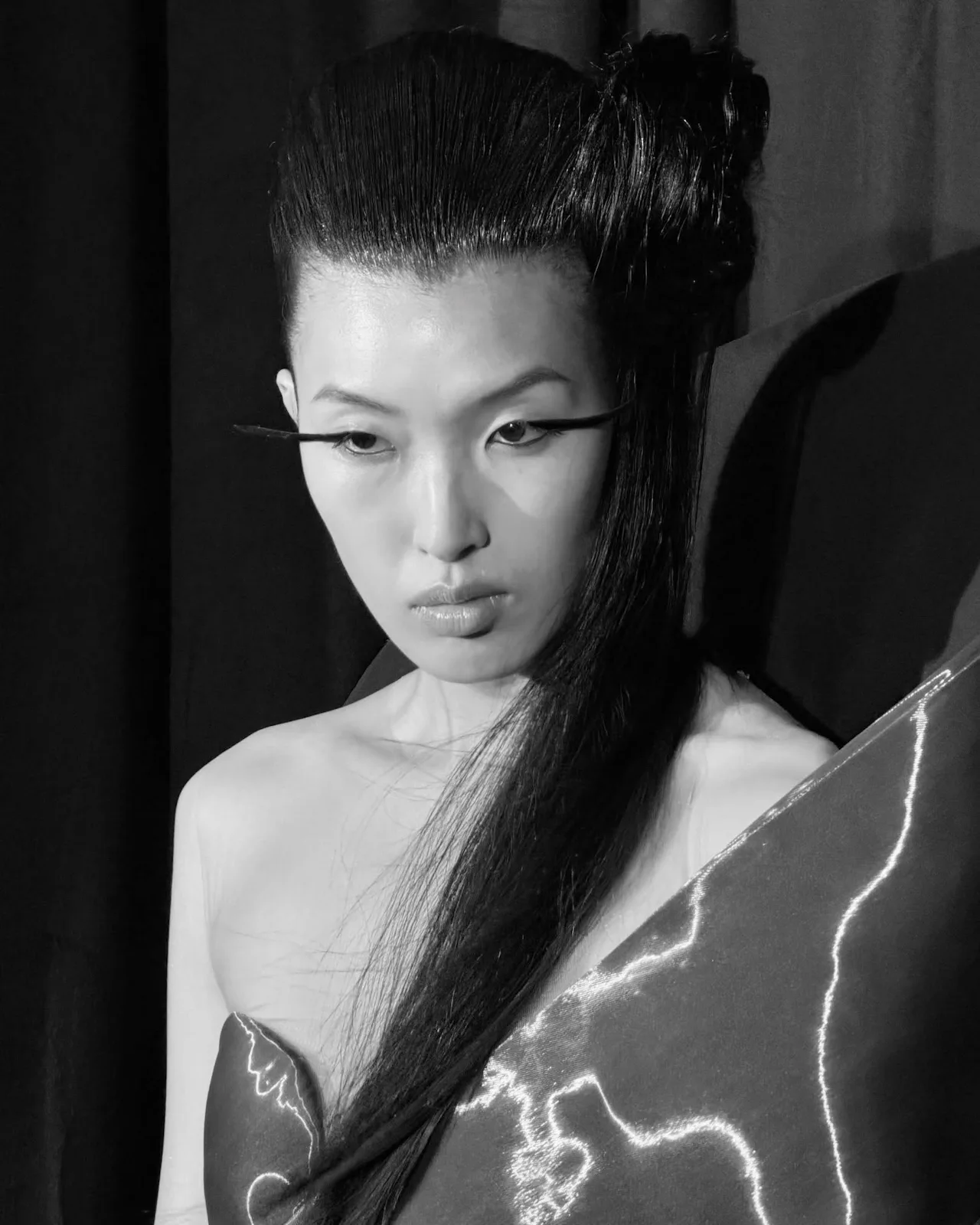 Dahan Phưong Oanh trình diễn show Iris van Herpen Haute Couture Thu Đông 2026