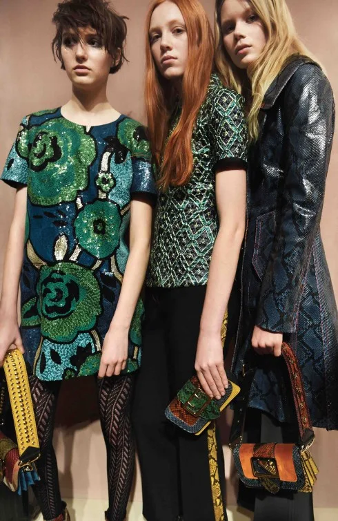 Burberry sáp nhập hai show diễn đồ cho nam và nữ giới vào đầu năm 2017.