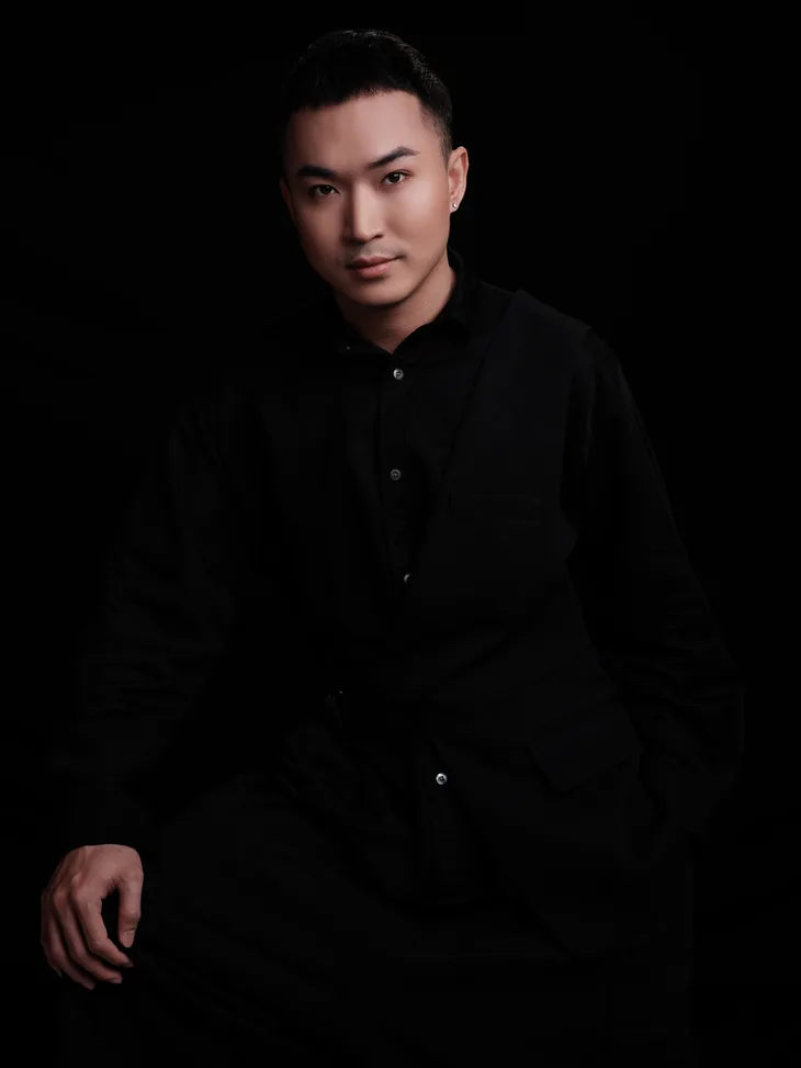 Dón Huỳnh nhắn nhủ: “Hãy cháy hết mình đừng ngại thử thách”. Ảnh: Shu Uemura. Dón Huỳnh: “Hãy cháy hết mình đừng ngại thử thách”