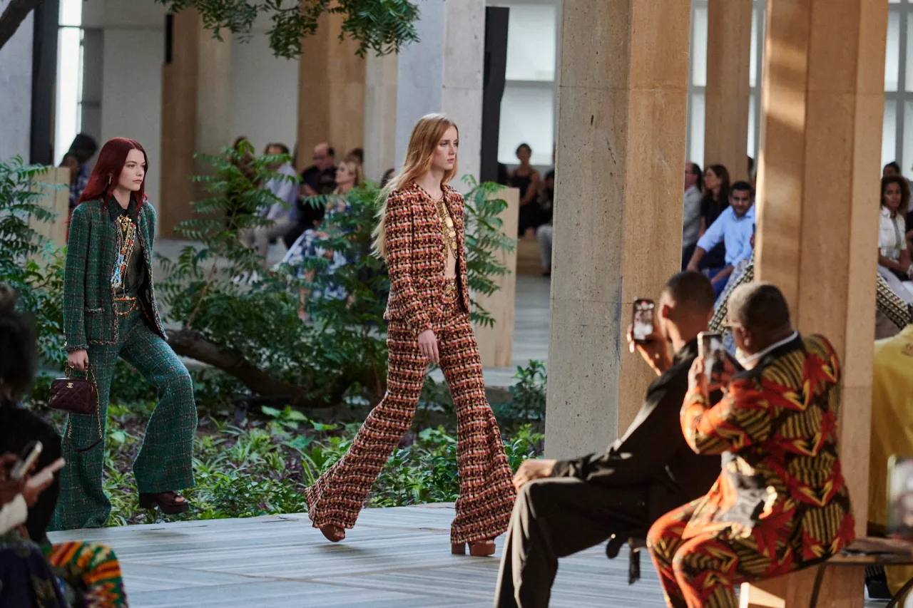 Người mẫu tại show Chanel metier d'art