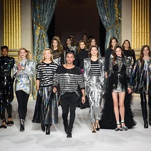 Điểm tin thời trang: Triển lãm lớn nhất ở Anh về Christian Dior, Balmain tái ra mắt BST couture