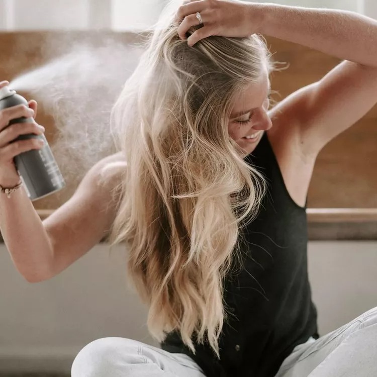 làm phồng chân tóc với dầu gội khô làm phồng chân tóc với dầu gội khô