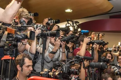 ellevn-paris-fashion-week-Photographers' space