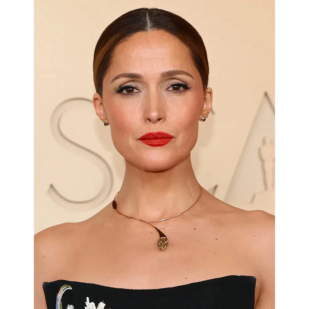 Rose Byrne son môi đỏ