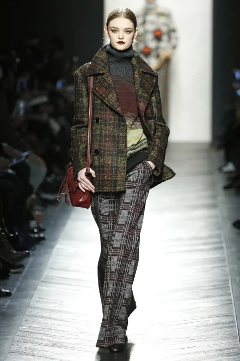 Thiết kế kẻ ô đa dạng trong BST Thu-Đông của Bottega Veneta