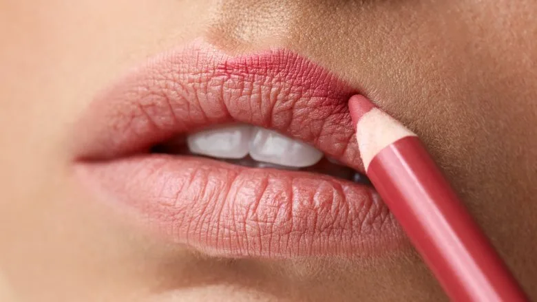 trang điểm cơ bản vẽ viền môi trang điểm cơ bản vẽ viền môi