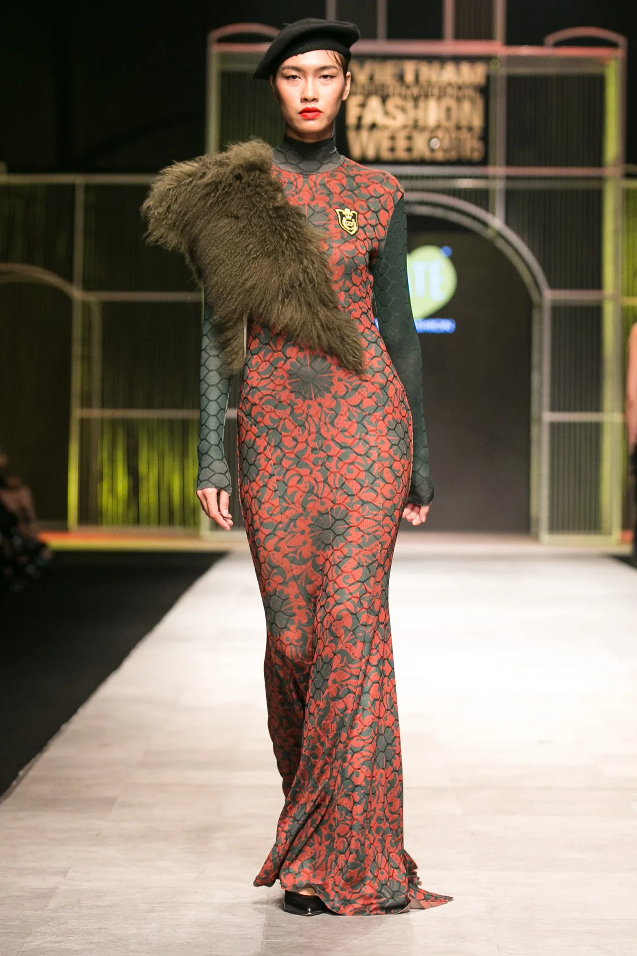 I HATE FASHION thả “Ký ức những mùa đông cũ kỹ” vào BST Thu-Đông 2016 tại VIFW - ELLE VN