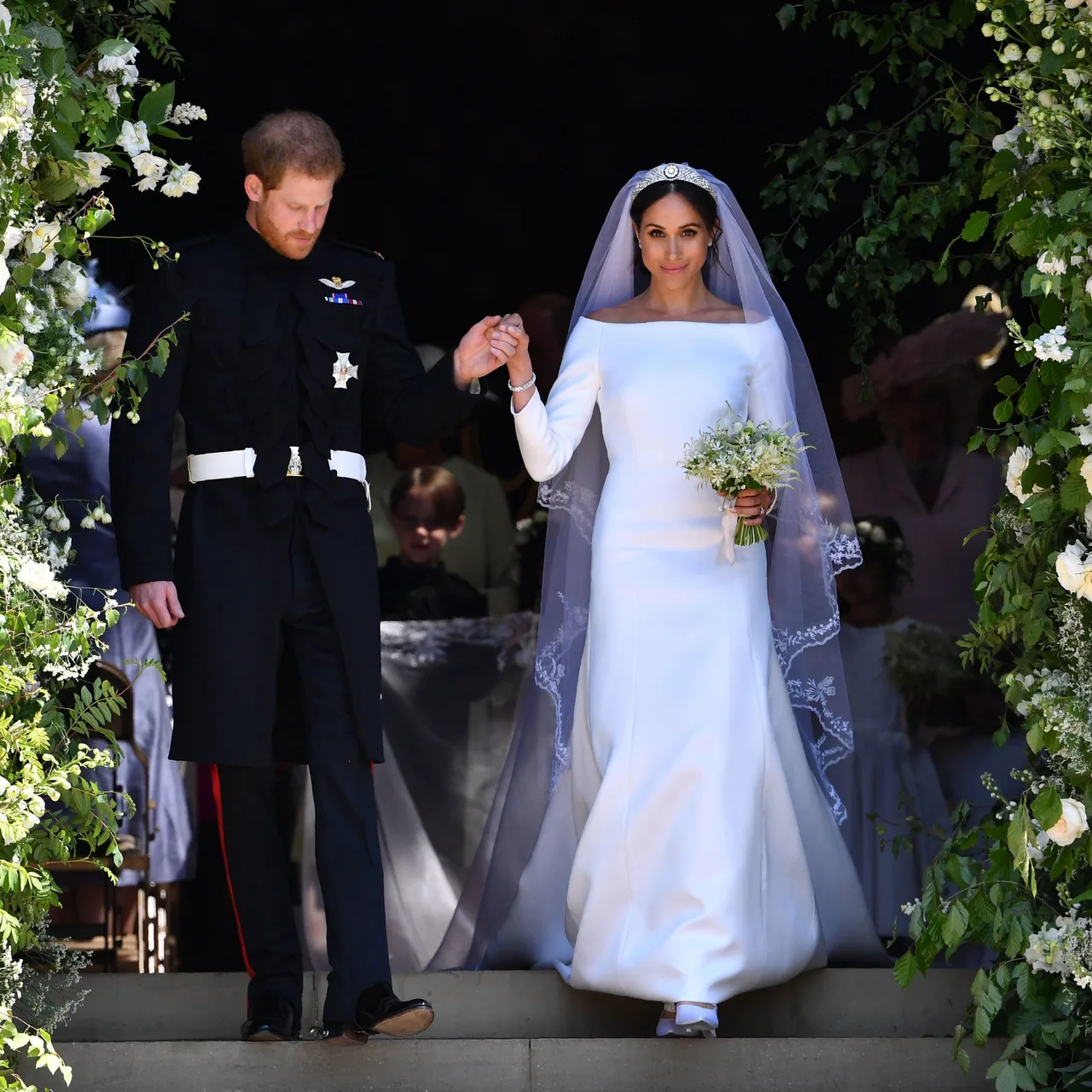 meghan markle váy cưới tối giản