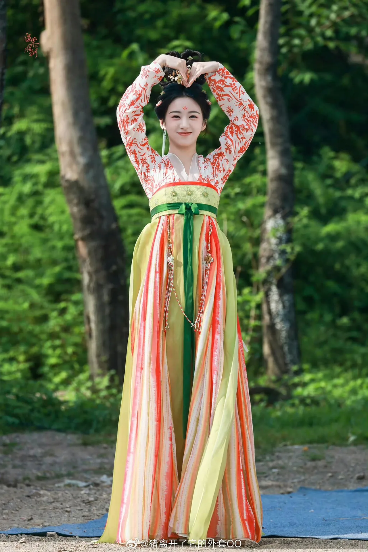 cổ trang Bao Thượng Ân trong "Nguyệt Minh Thiên Lý"