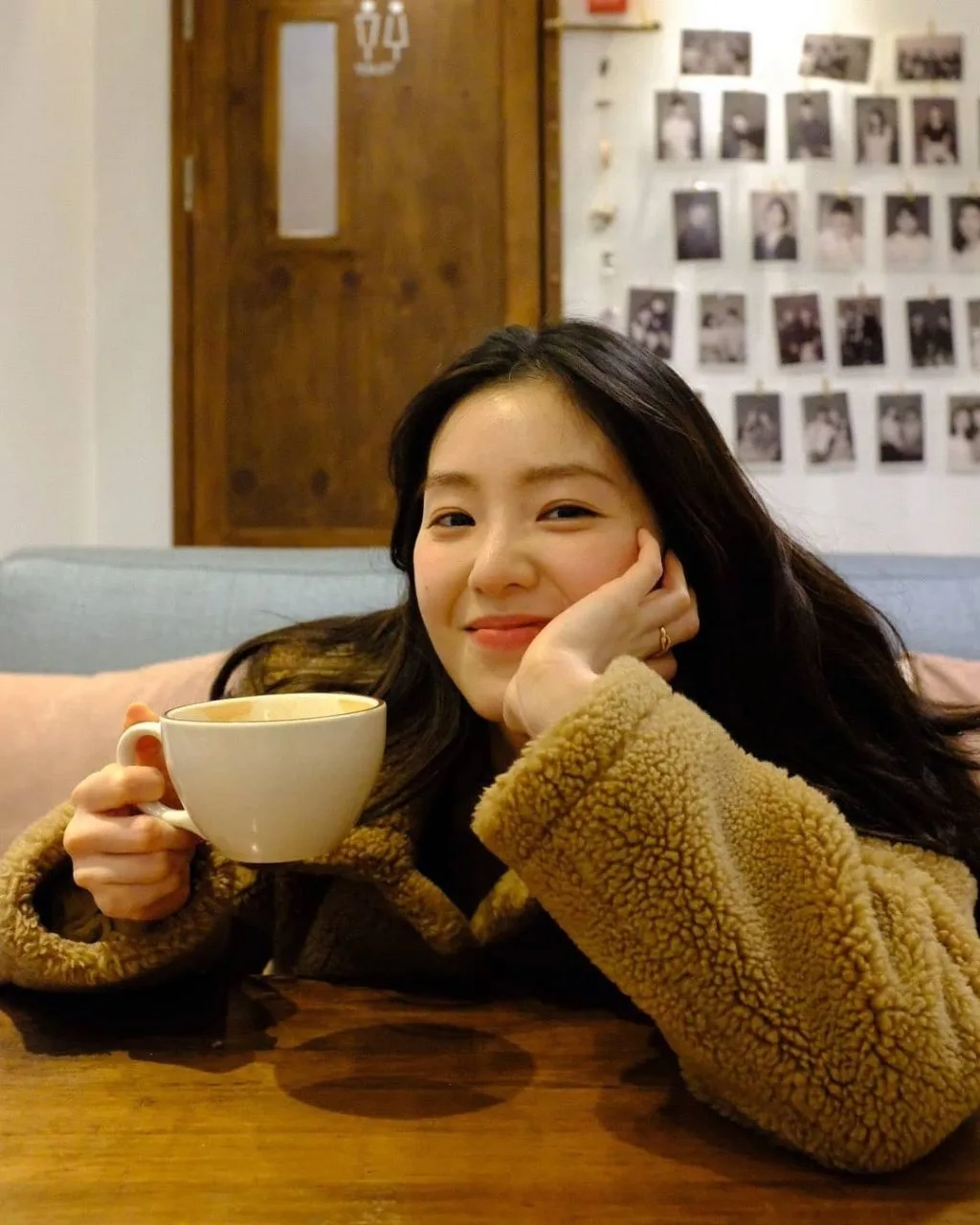 Irene duy trì thói quen dưỡng da mỗi ngày Irene duy trì thói quen dưỡng da mỗi ngày