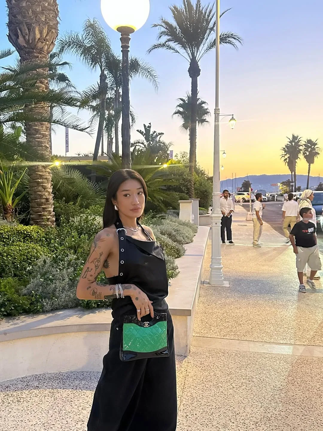 dj peggy gou diện áo không tay