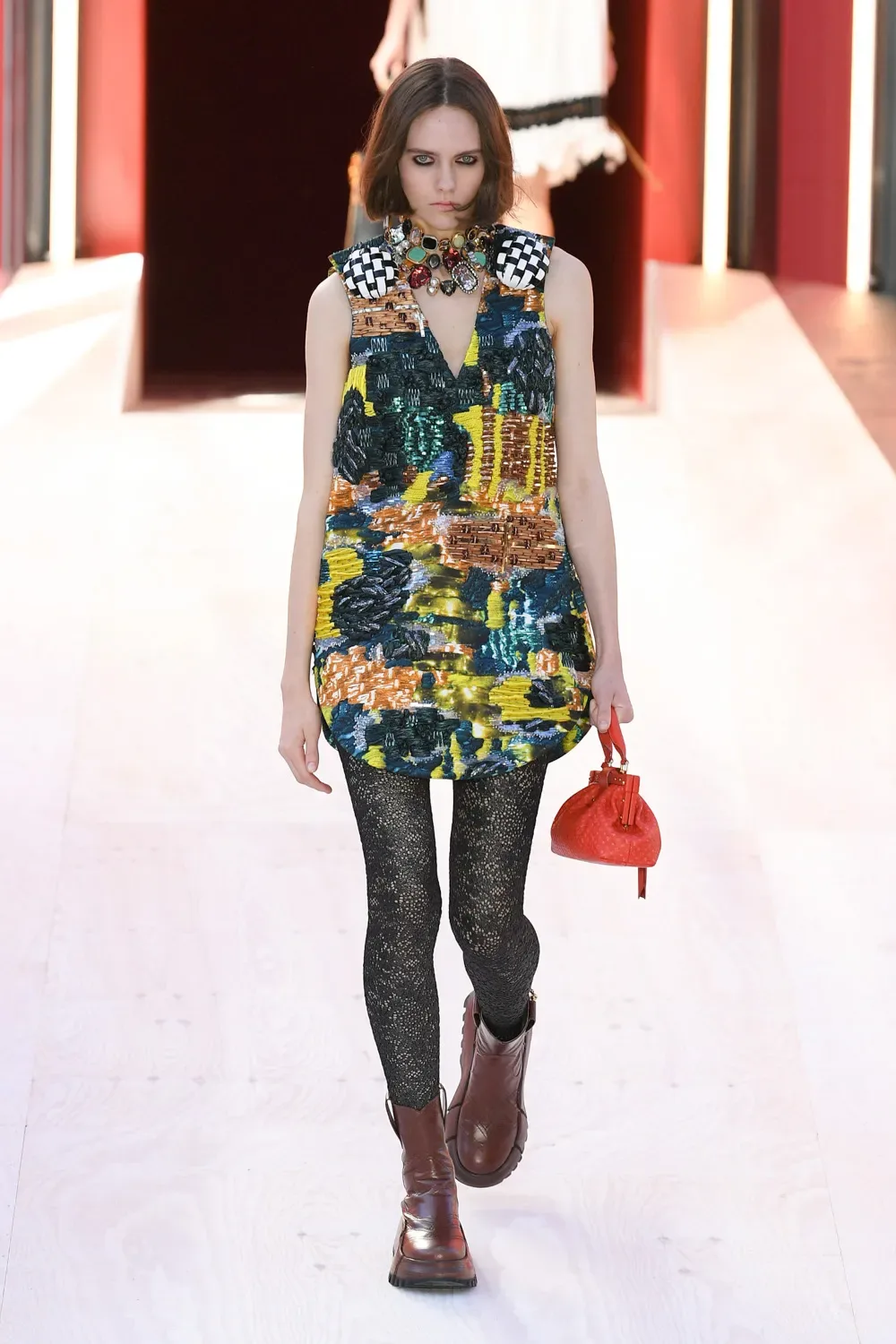 LV rtw xuân hè 2023 look 17