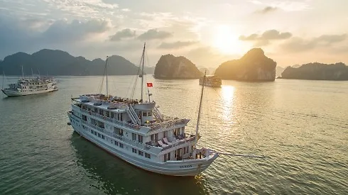 chào năm mới trên hệ thống du thuyền, khách sạn và nhà hàng với nhiều ưu đãi hấp dẫn.