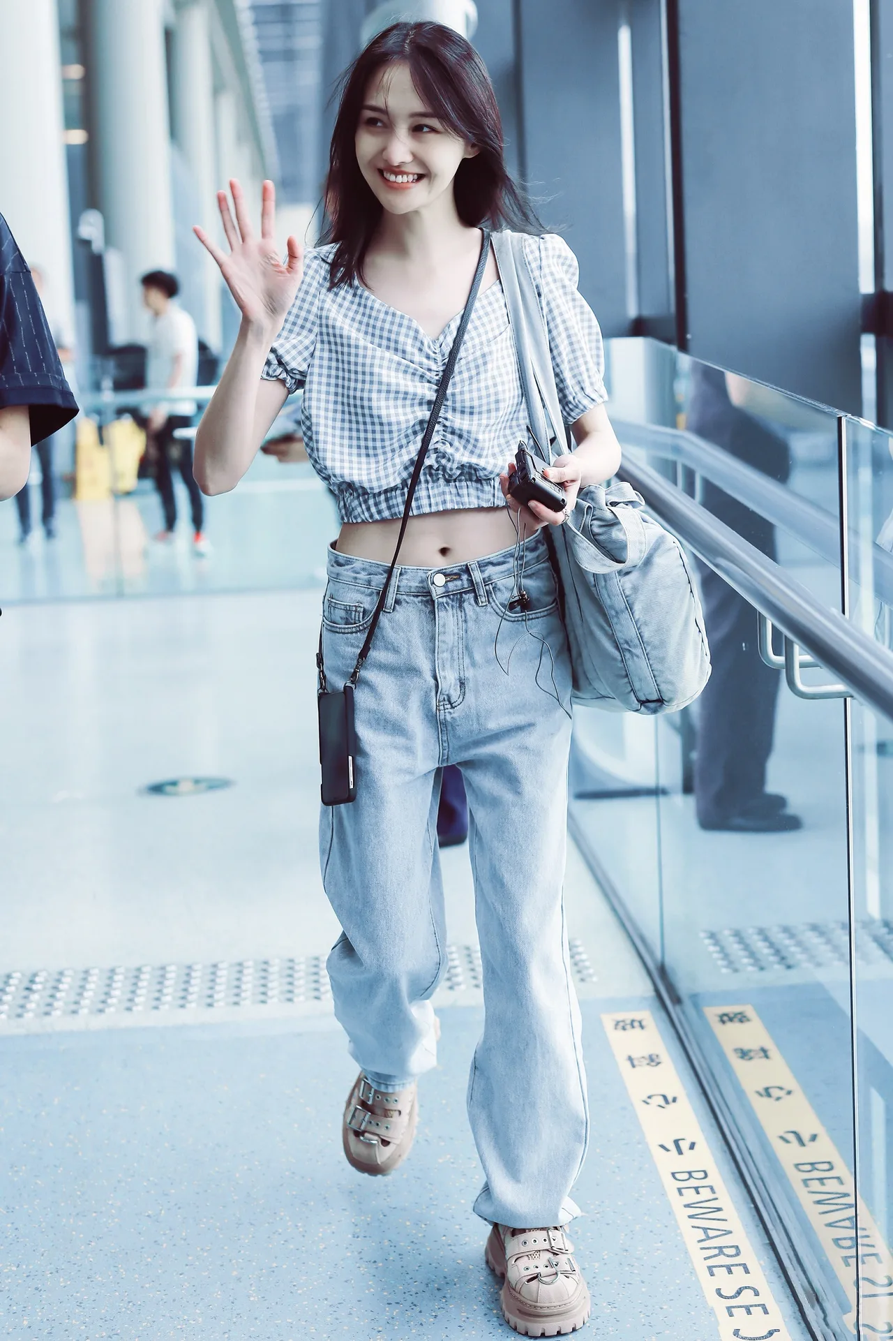 Street style dễ thương, trẻ trung của Trịnh Sảng