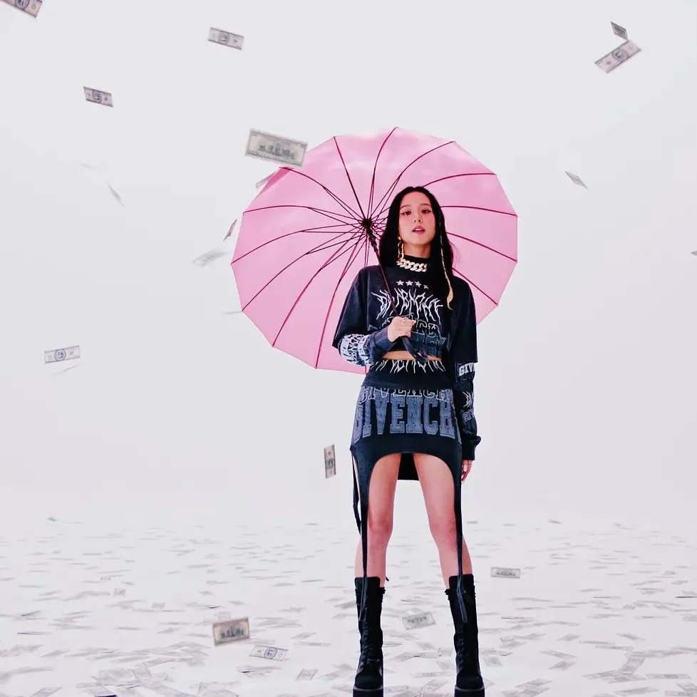 Jisoo Blackpink diện đồ Givenchy