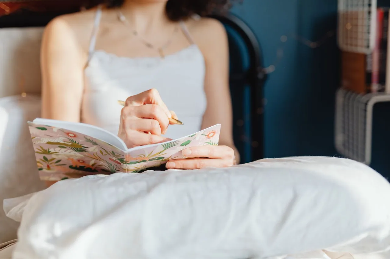 Thói quen viết nhật ký.