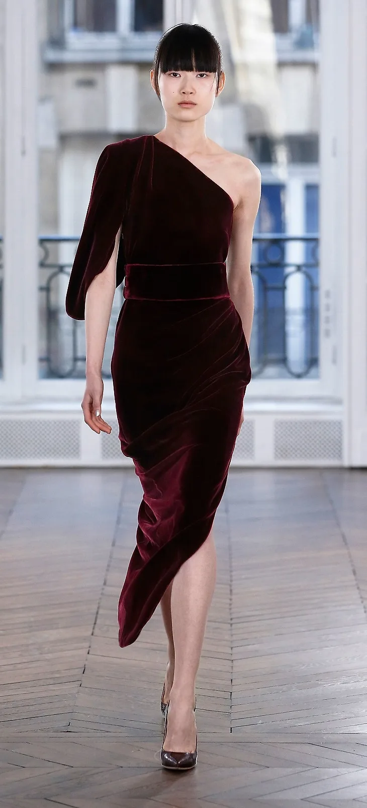 ELLE Việt Nam - Ralph & Russo hớp hồn phái đẹp với cảm hứng “Parisian Girl” trong bộ sưu tập mới (4) ELLE Việt Nam - Ralph & Russo hớp hồn phái đẹp với cảm hứng “Parisian Girl” trong bộ sưu tập mới (4)
