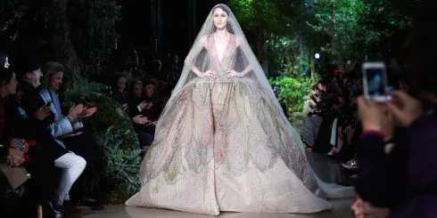 Haute Couture - Thế giới thời trang xa hoa, khốc liệt bậc nhất - ELLE VN