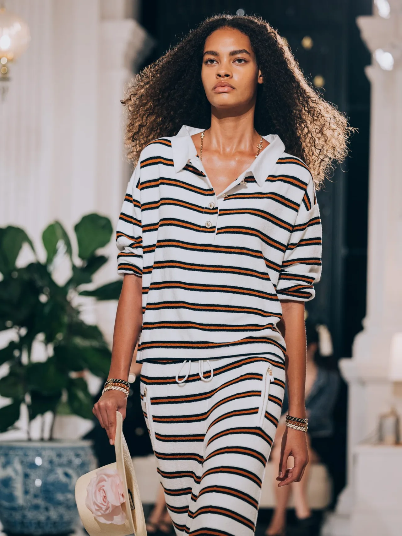 BST Chanel Cruise 2025/26 hoạ tiết kẻ sọc ngang