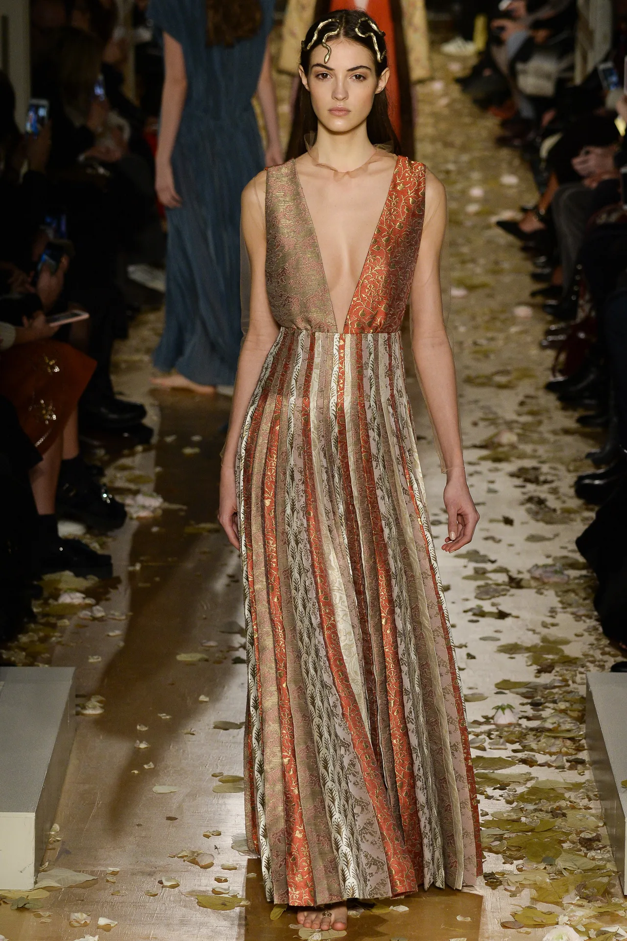 valentino-spring2016-ellevietnam(15)