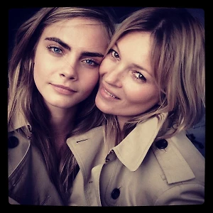 Cara Delevingne và Kate Moss quảng cáo cho nước hoa mới của Burberry