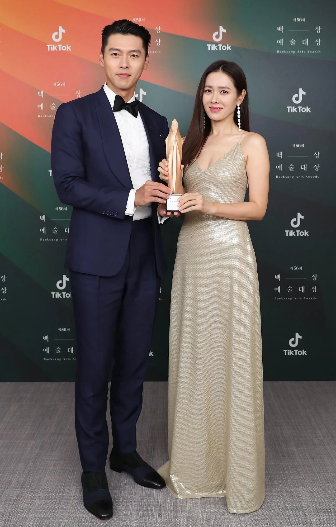 hyun bin son yejin phong cách thời trang thảm đỏ