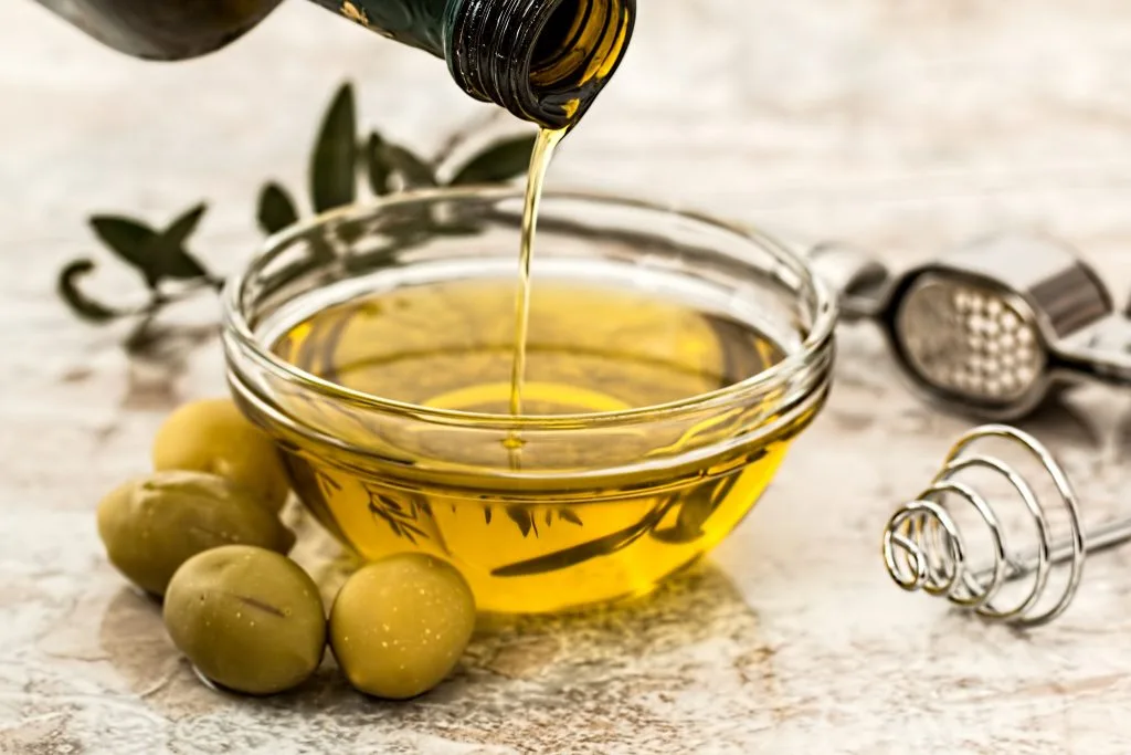 Dầu olive chứa axit béo không bão hoà đơn tốt cho việc giảm cân