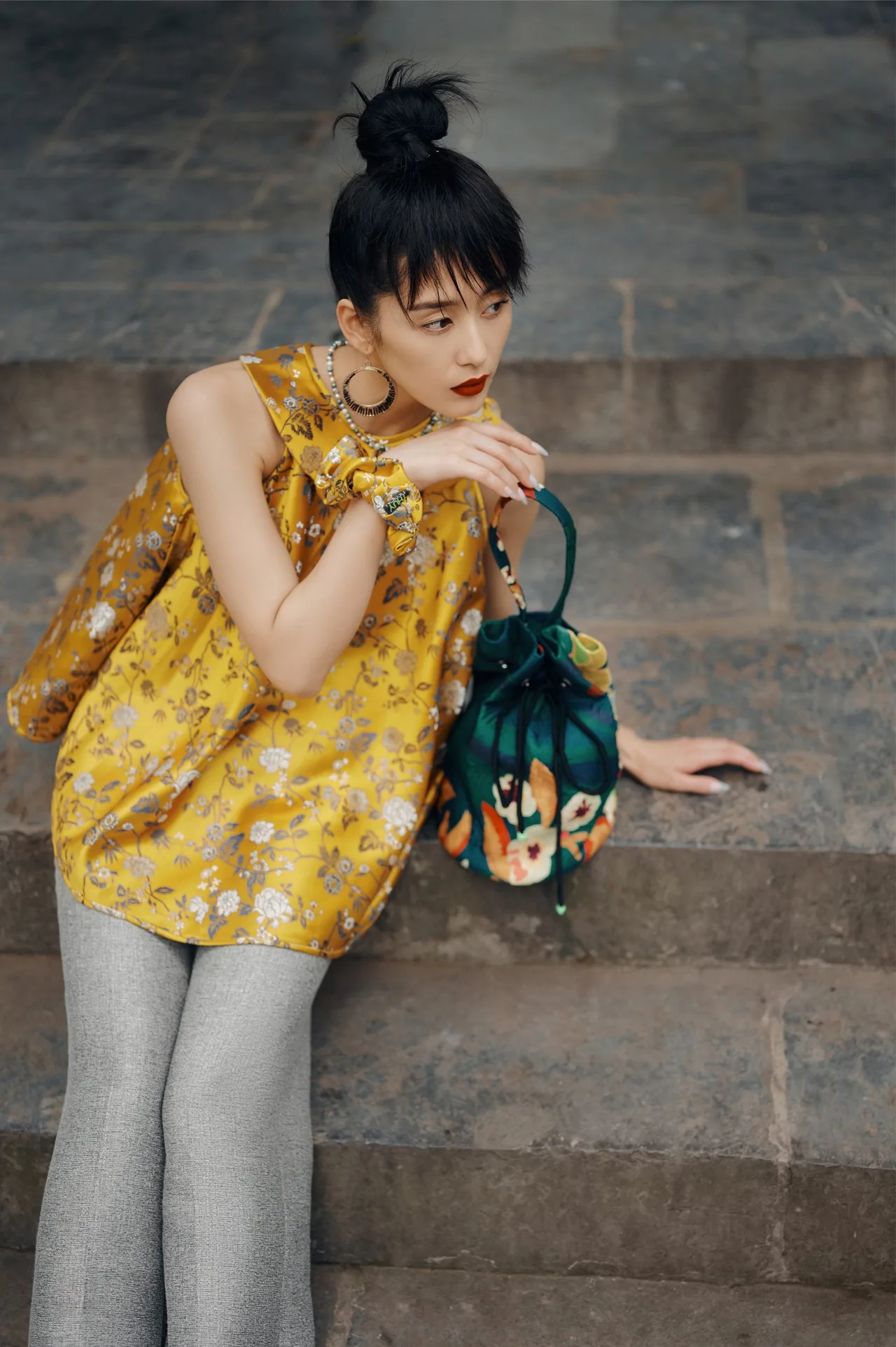 Áo yếm gấm vàng hoạ tiết Thuỷ Nguyễn