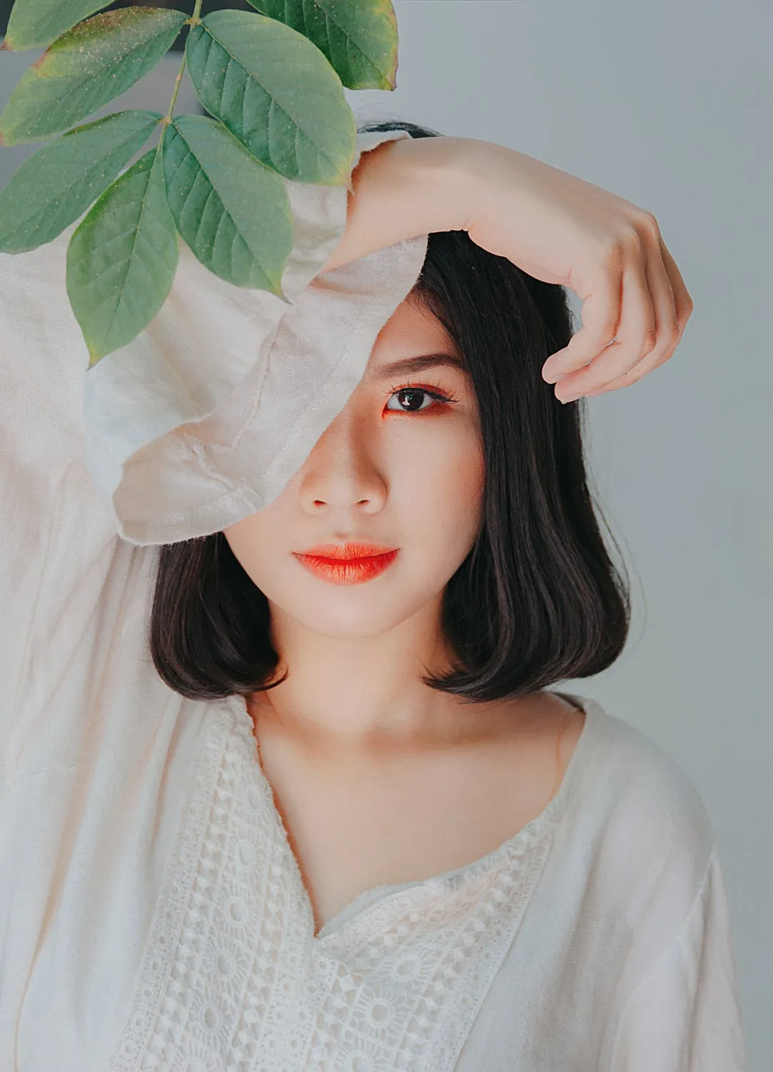 Giúp mặt thon gọn nhờ vào cách trang điểm.