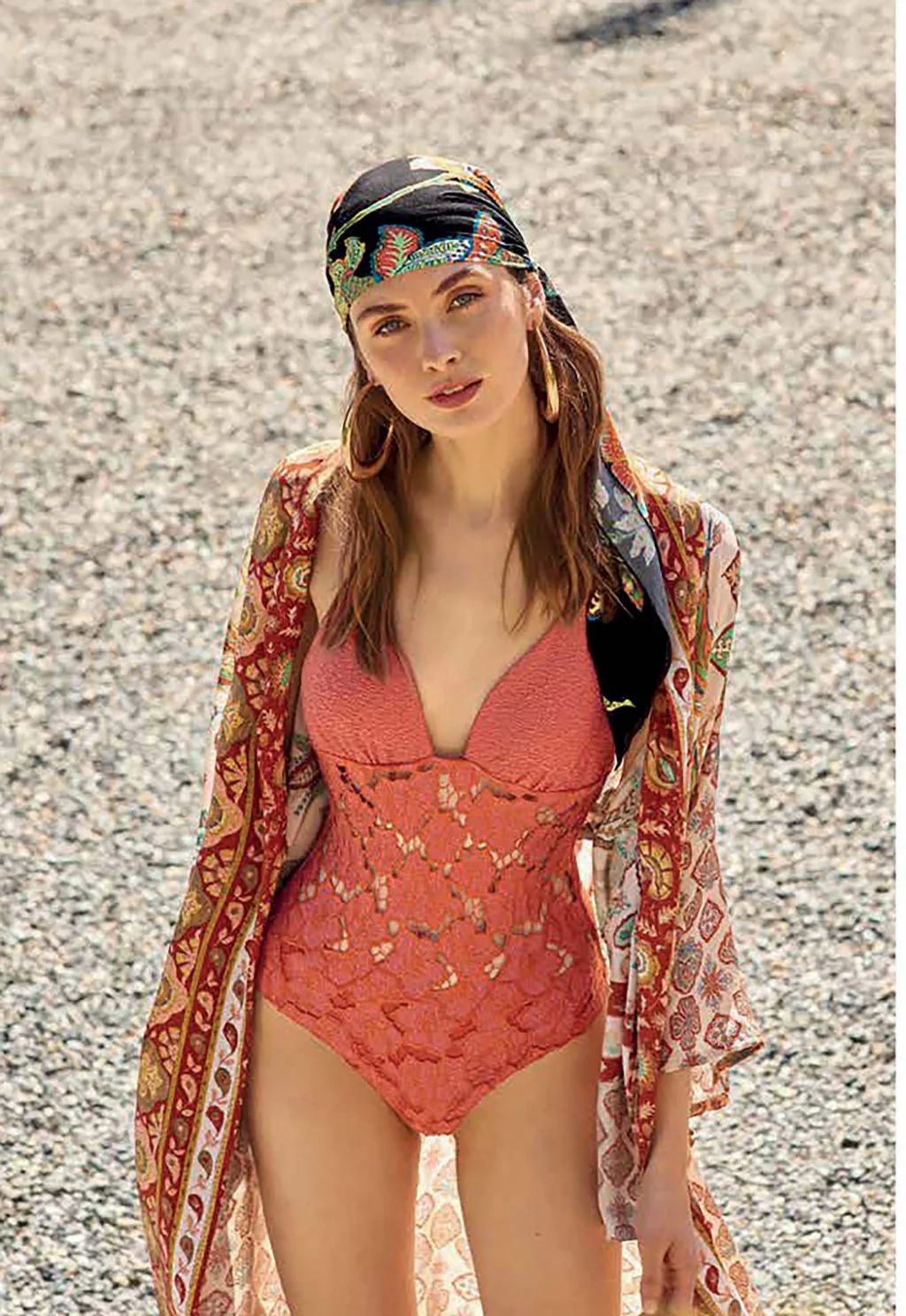 thời trang 14 xu hướng thời trang đồ bơi một mảnh ren và khăn choàng