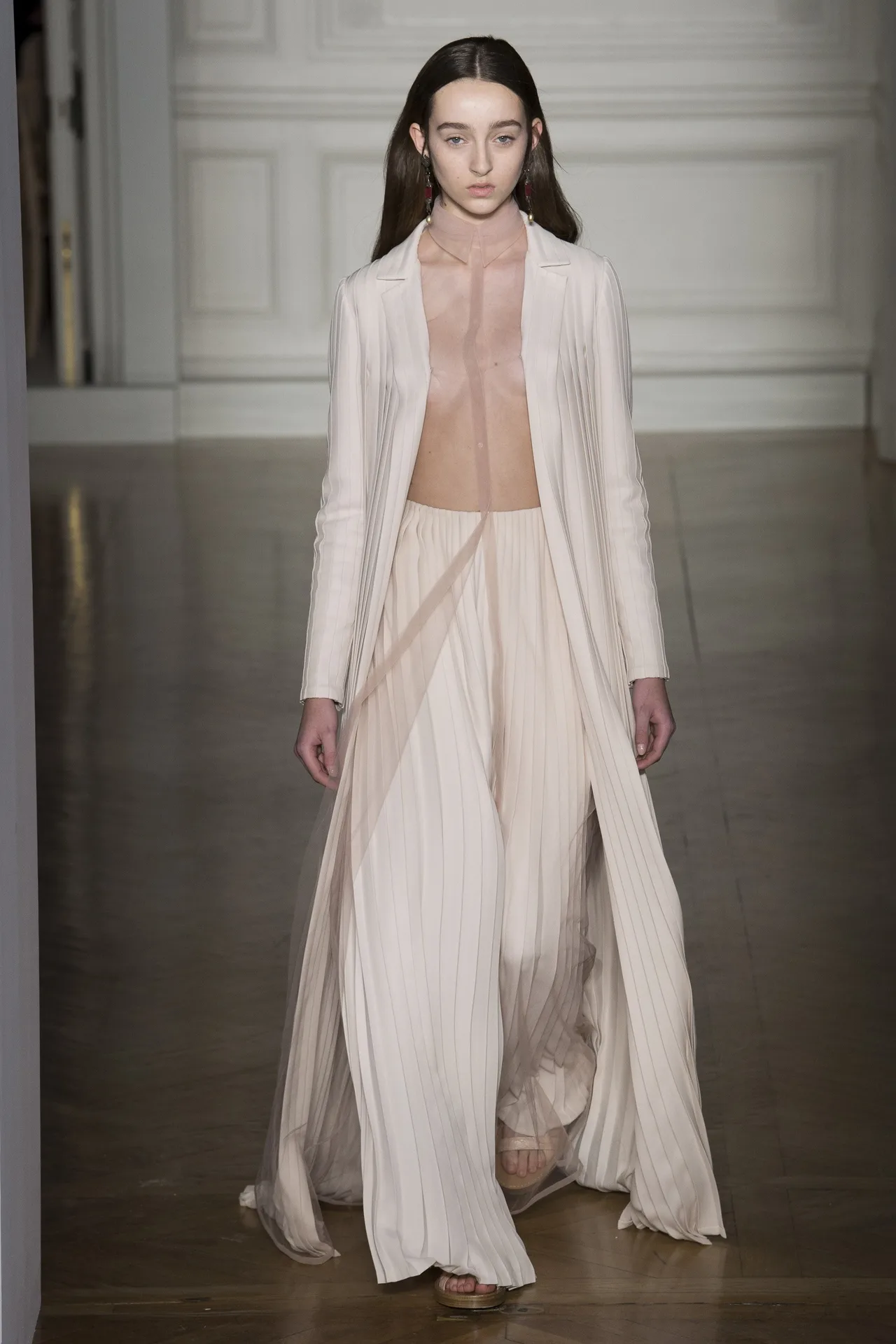 Những BST nổi bật tại tuần lễ Haute Couture Xuân-Hè 2017 - ELLE VN