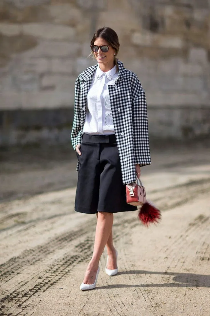 Blazer Bermuda short cong thuc phoi do sanh dieu cho mua he 1 Công thức phối đồ sành điệu với Blazer + Bermuda shorts