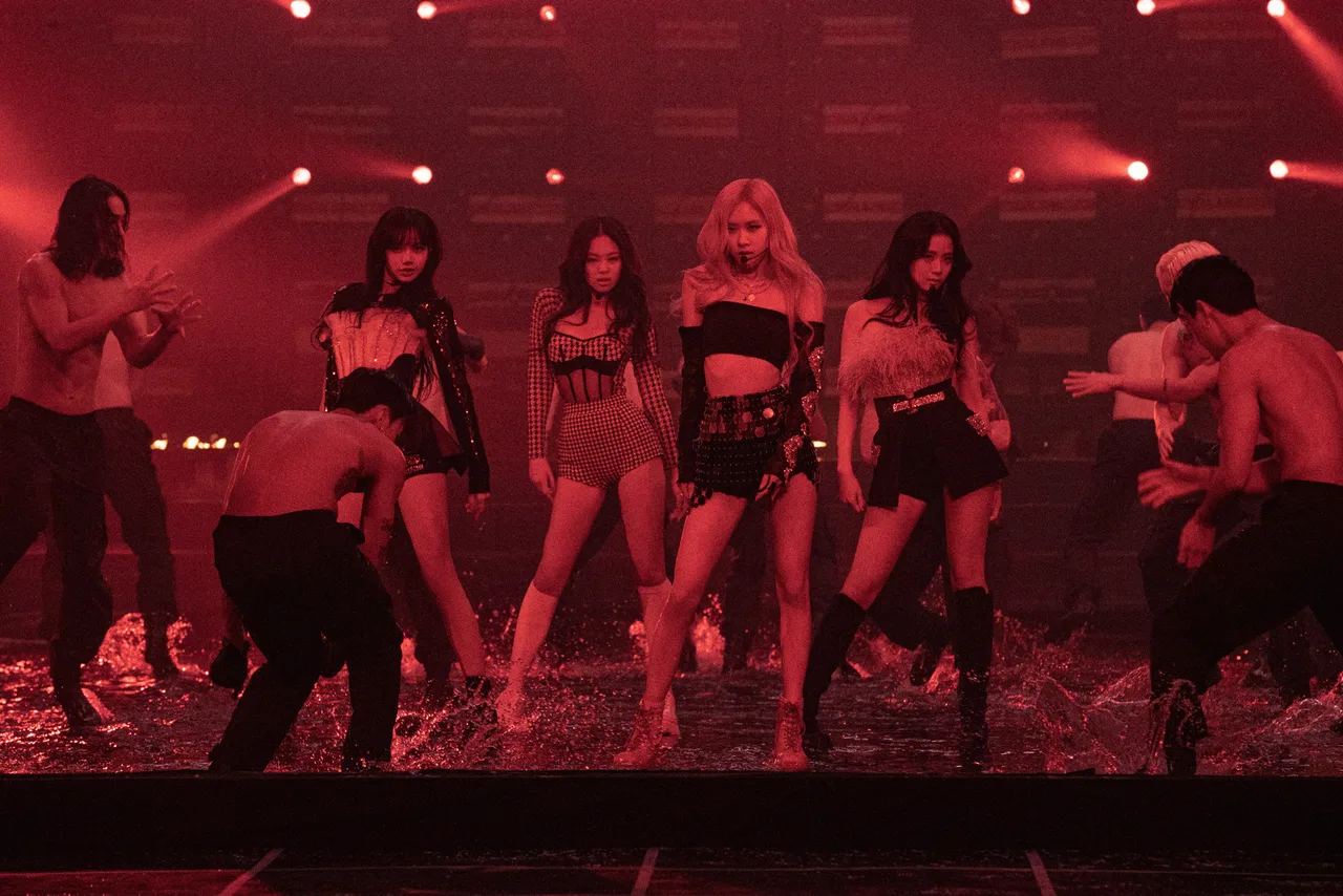 sân khấu ddu du ddu du tại the show