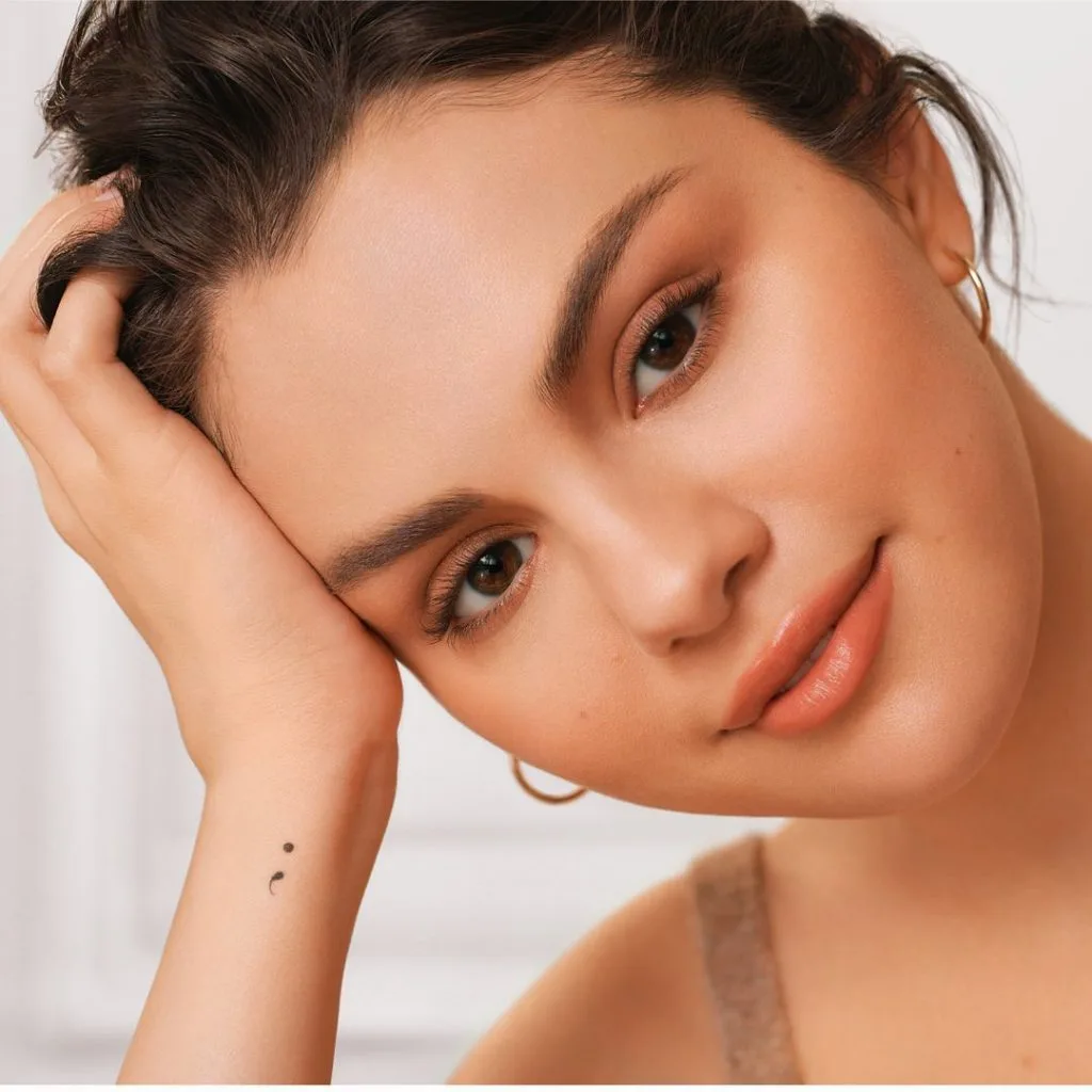 Chăm sóc da tối giản của Selena Gomez Chăm sóc da tối giản của Selena Gomez