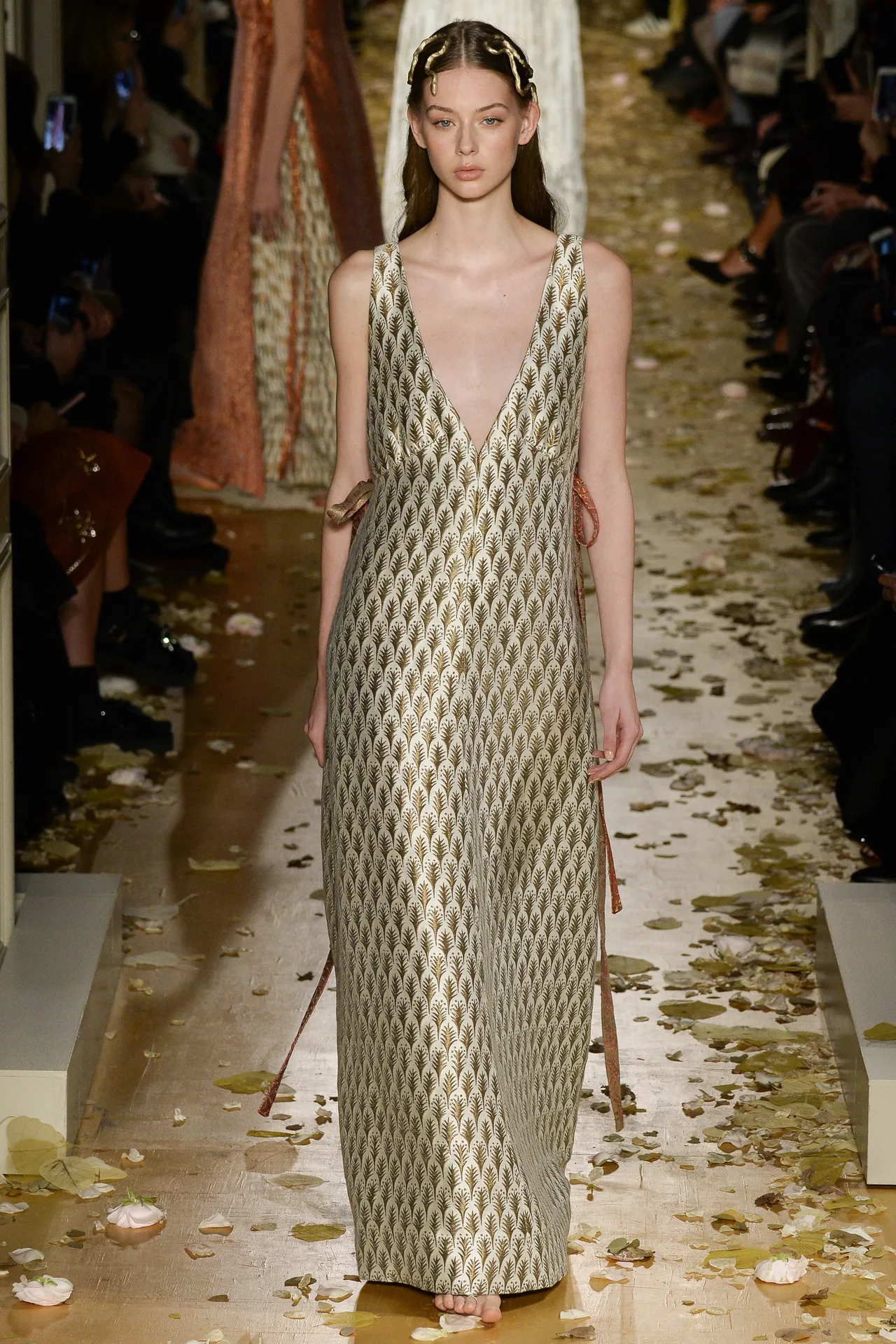 valentino-spring2016-ellevietnam(18)