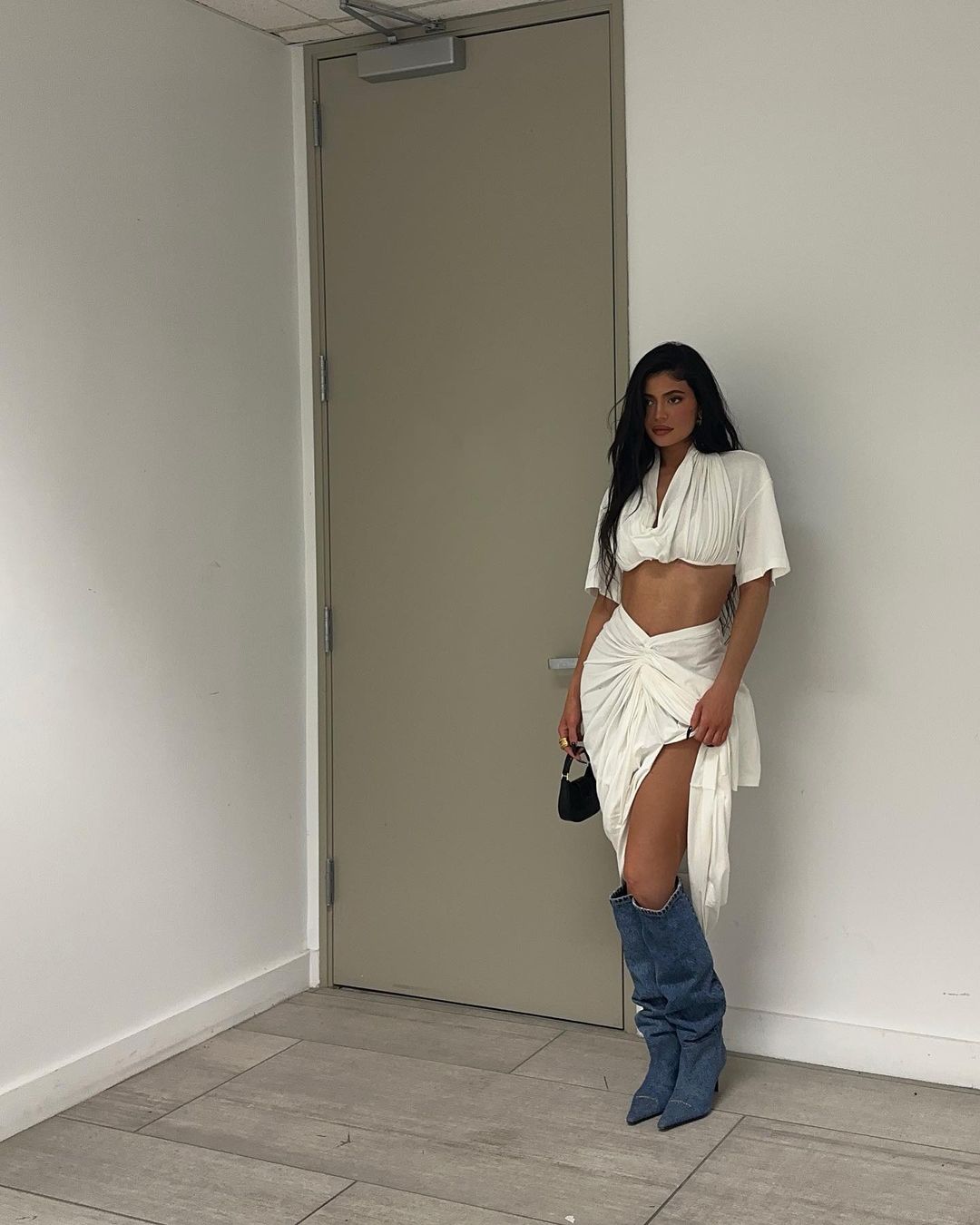 Giày cao bồi mũi nhọn của Kylie Jenner