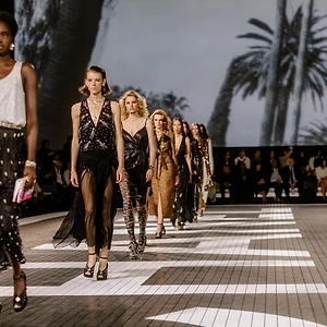 BST Chanel Cruise 2023/24: Sàn diễn thời trang Hollywood tái hiện dưới ánh hoàng hôn Los Angeles
