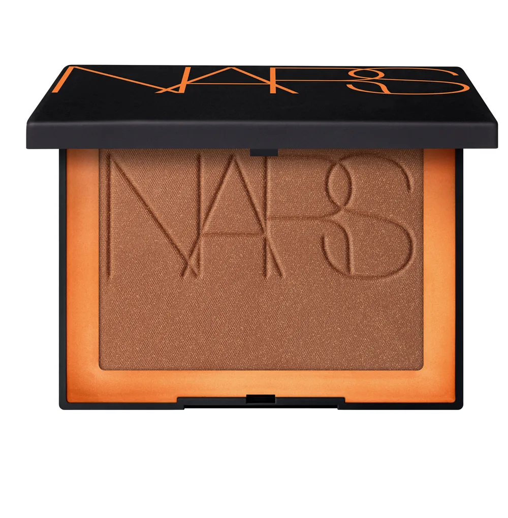 Phấn tạo khối và làm ấm da NARS Bronzing Powder màu Casino. Phấn tạo khối và làm ấm da NARS Bronzing Powder màu Casino.