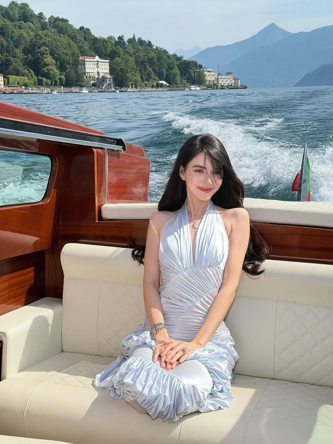 Mai Davika trong chuyến du lịch Châu Âu